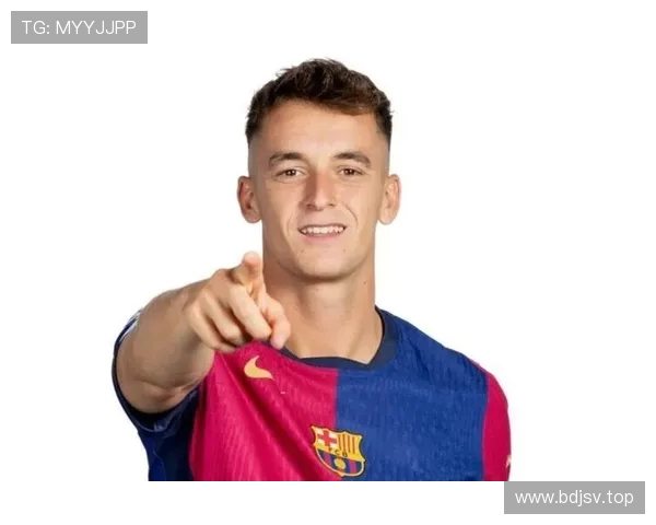 巴萨迎利好中场卡萨多伤愈归队重回训练全队热烈击掌欢迎